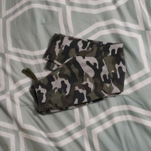 Boys Lee camo joggers size S 7/8